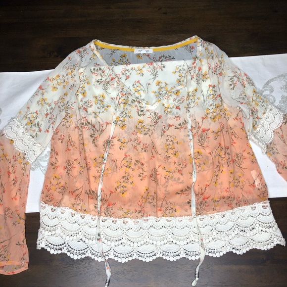 Taylor and sage sheer floral crochet top medium - Picture 3 of 7